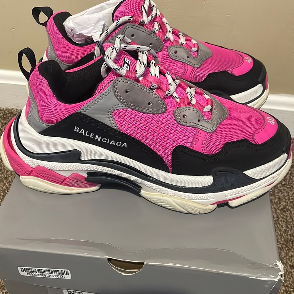 Triple S Low Top Sneaker